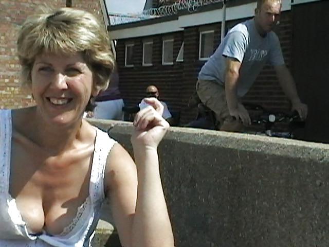 19P The lovely Sara picture album.