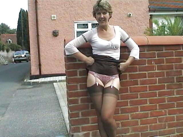 19P The lovely Sara picture album.