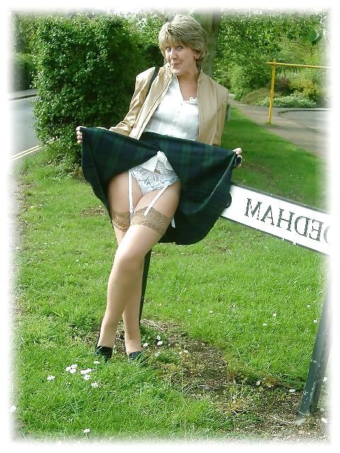19P The lovely Sara picture album.
