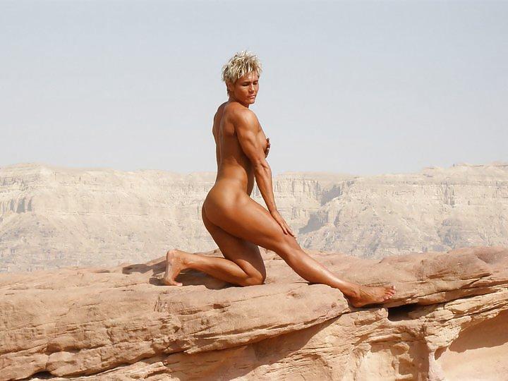 25P Nude Female Bodybuilders 10