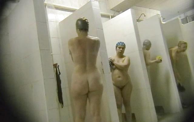 16P HIDDEN CAM ON SHOWERS