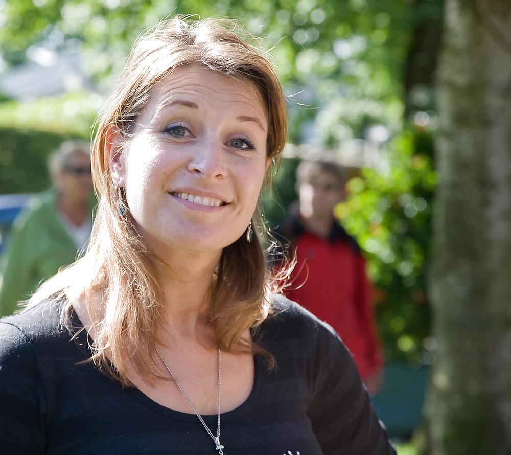25P Dutch celeb sacha de boer