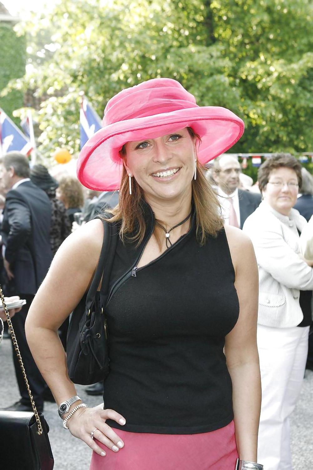25P Dutch celeb sacha de boer