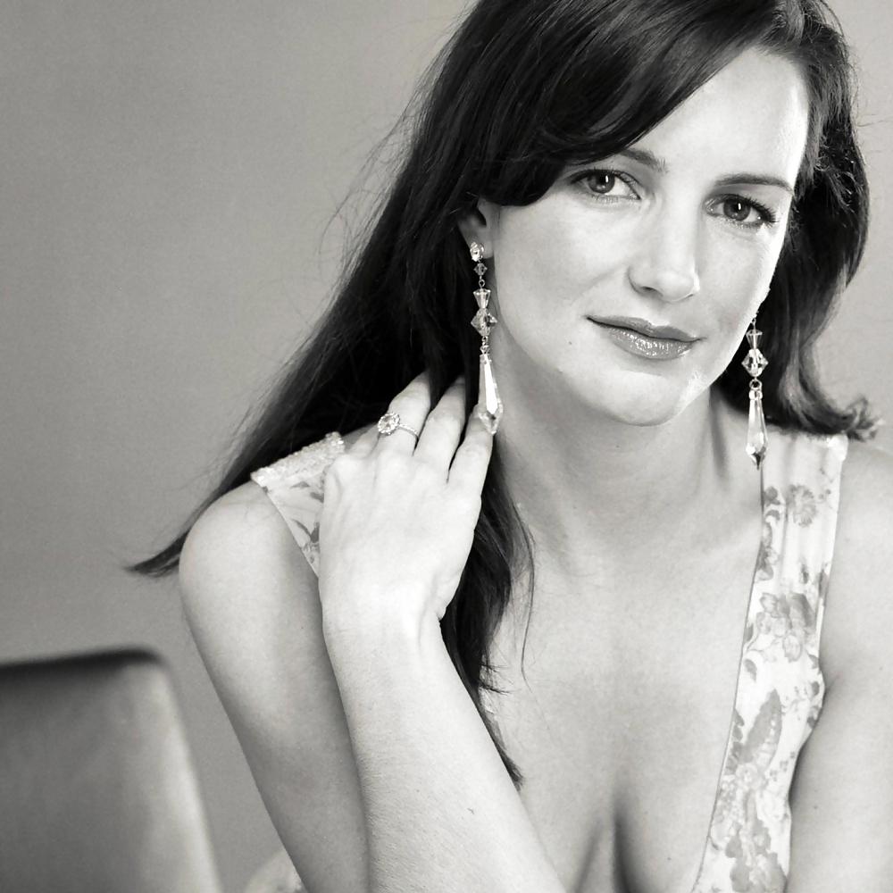 12P XES  SEX IN THE CITY BOMBSHELL KRISTIN DAVIS IN B&W
