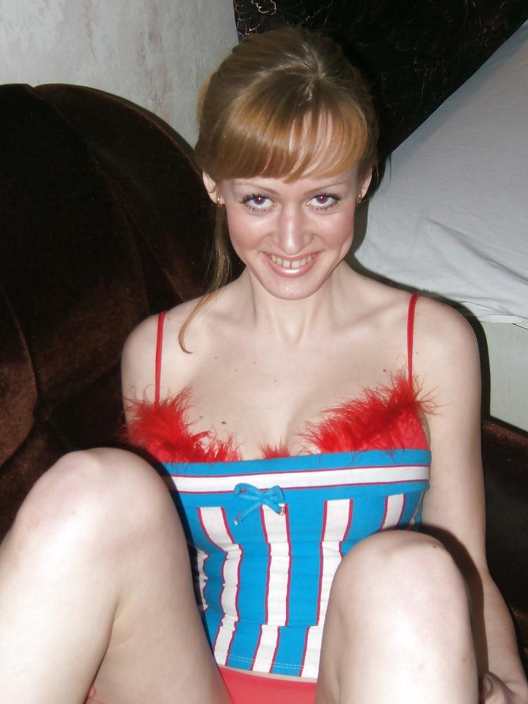 25P Nice Russian Wife Pose at Home
