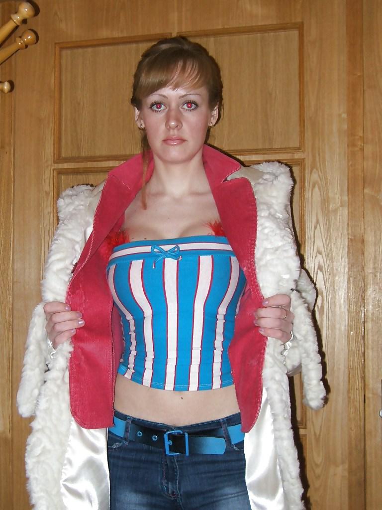 25P Nice Russian Wife Pose at Home