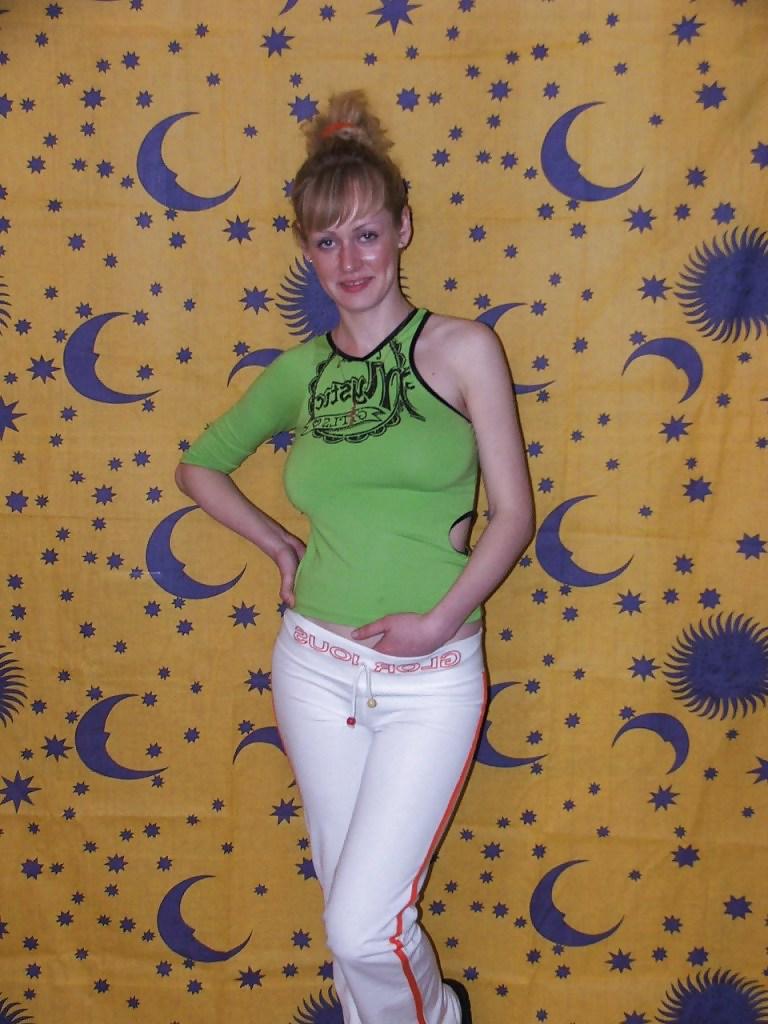 25P Nice Russian Wife Pose at Home