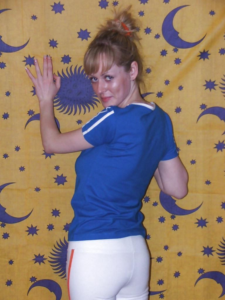 25P Nice Russian Wife Pose at Home