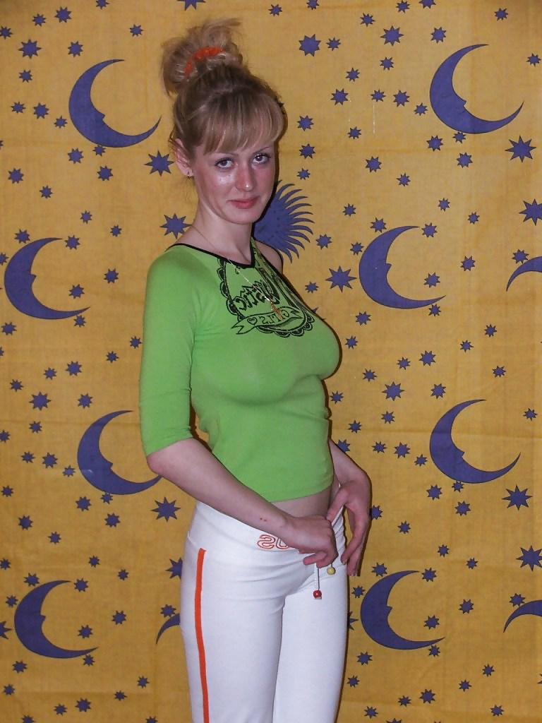 25P Nice Russian Wife Pose at Home