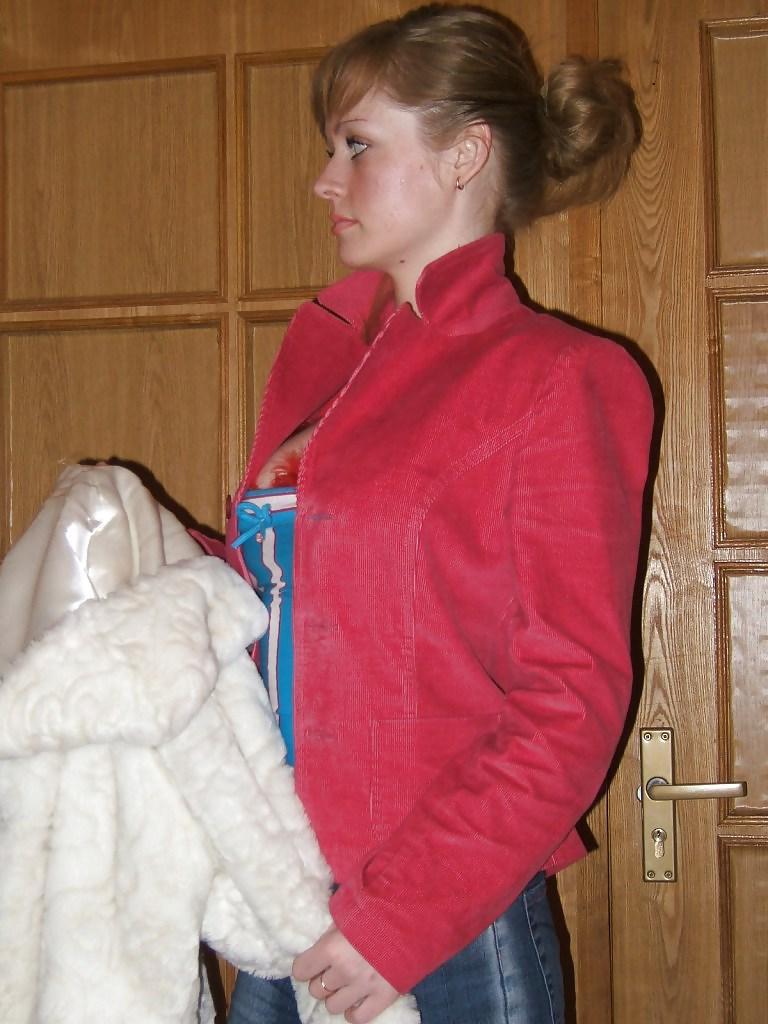25P Nice Russian Wife Pose at Home