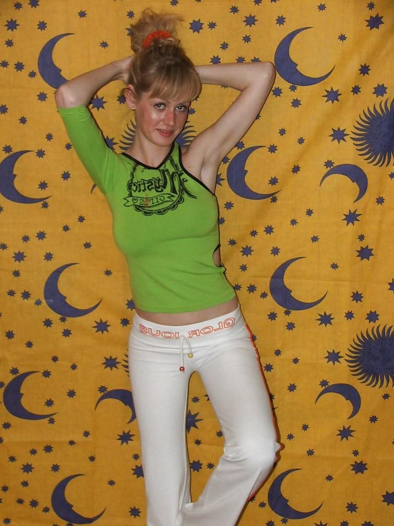 25P Nice Russian Wife Pose at Home