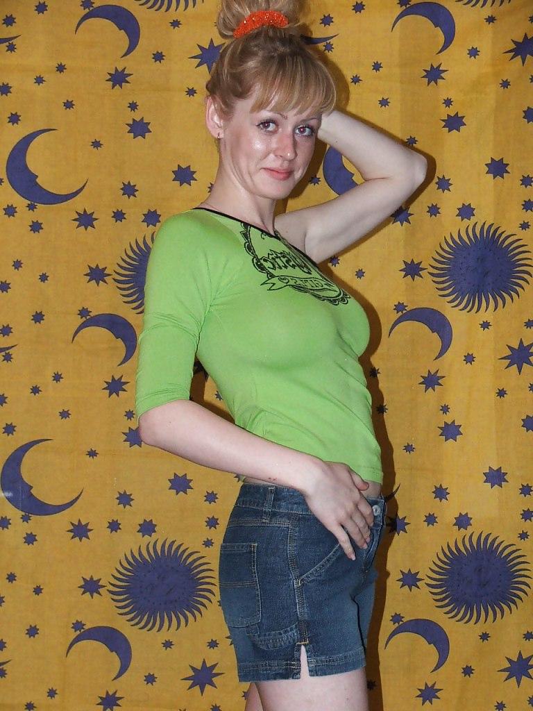 25P Nice Russian Wife Pose at Home