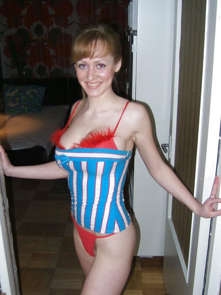 25P Nice Russian Wife Pose at Home