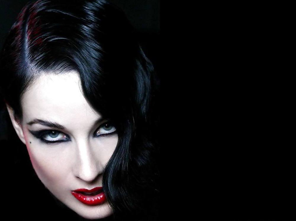 25P Dita Von Teese+ Plus Photo Set - Many Nudes