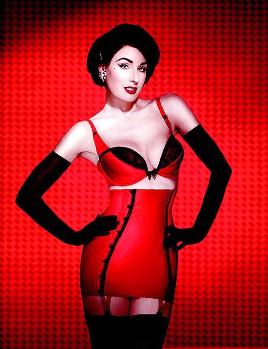 25P Dita Von Teese+ Plus Photo Set - Many Nudes