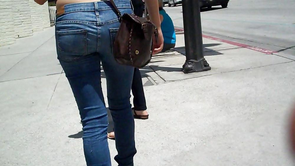 25P Following behind her nice butt & ass in jeans