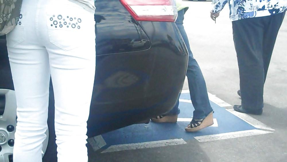 25P Following behind her nice butt & ass in jeans