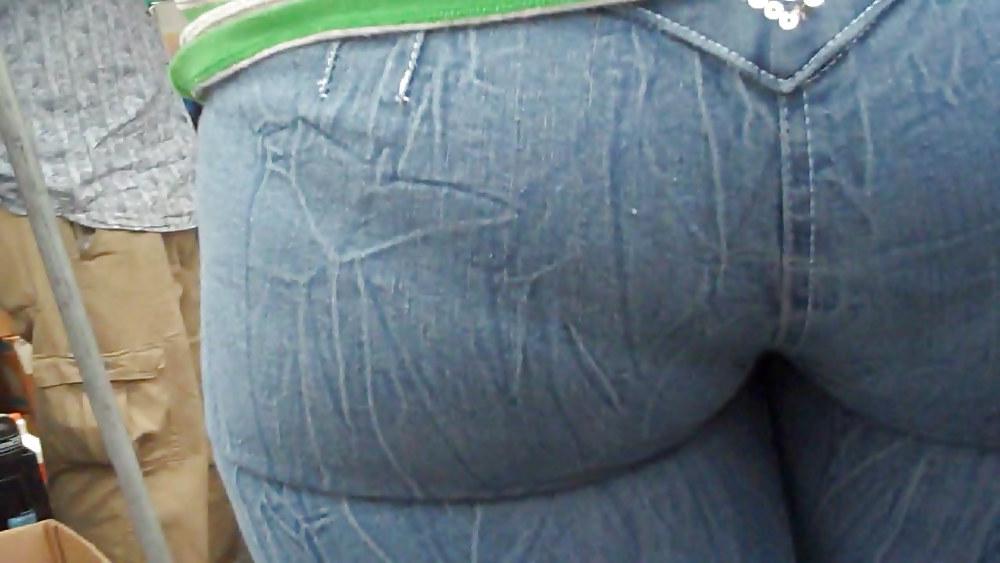25P Following behind her nice butt & ass in jeans