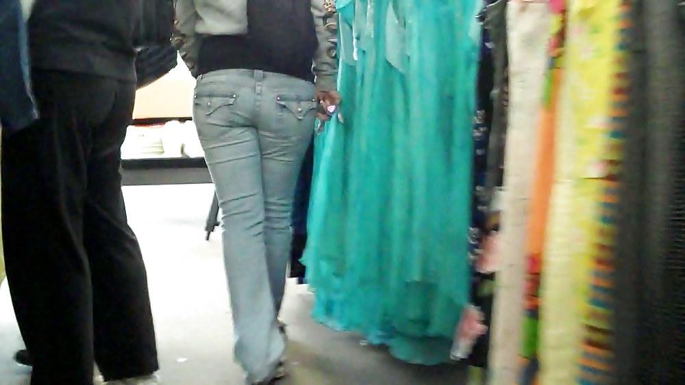 25P Following behind her nice butt & ass in jeans