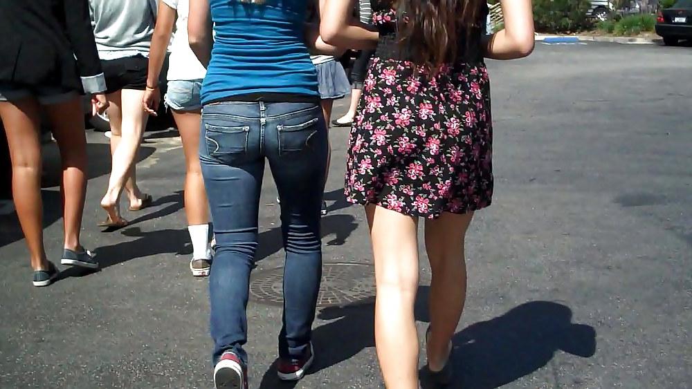 25P Following behind her nice butt & ass in jeans