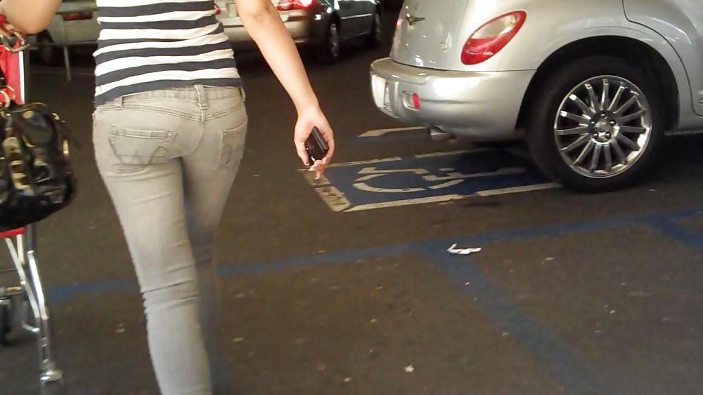 25P Following behind her nice butt & ass in jeans