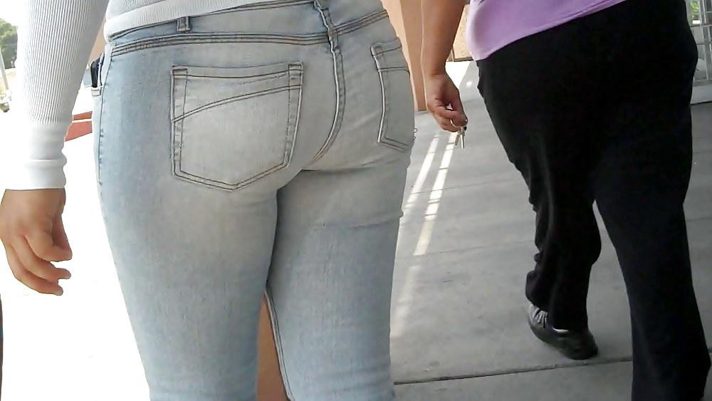 25P Following behind her nice butt & ass in jeans