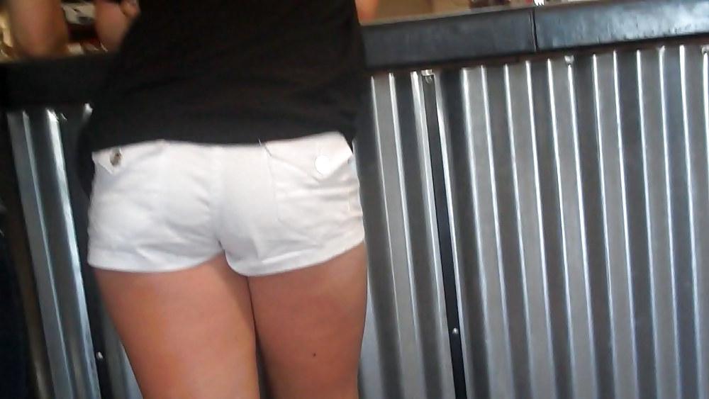 25P Following behind her nice butt & ass in jeans