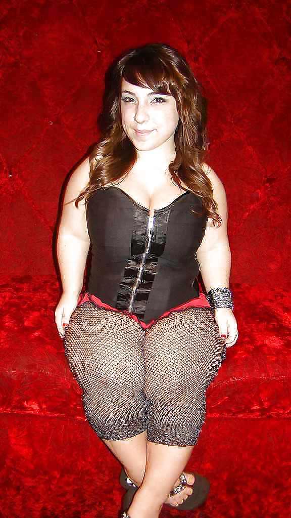 25P THE WORLD'S MOST BEAUTIFUL MIDGET