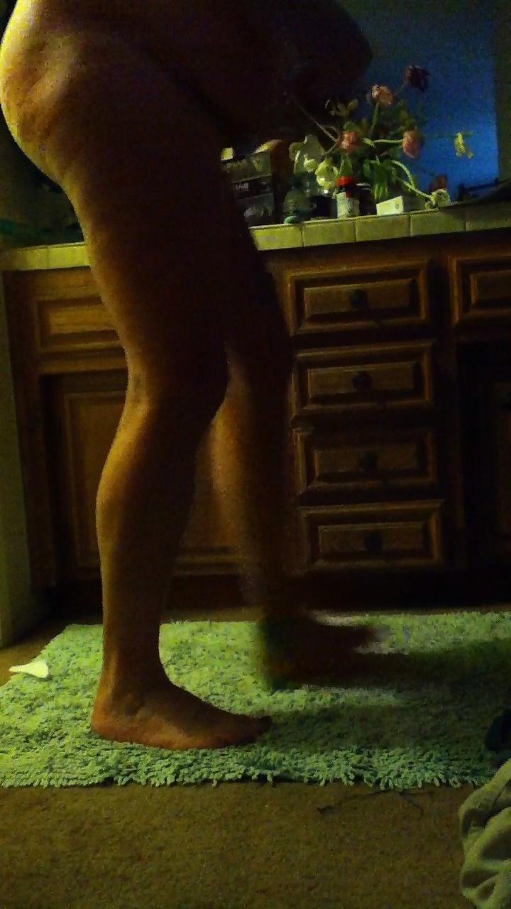 8P Unaware BBW wife's big butt for all to see and jerk off to.