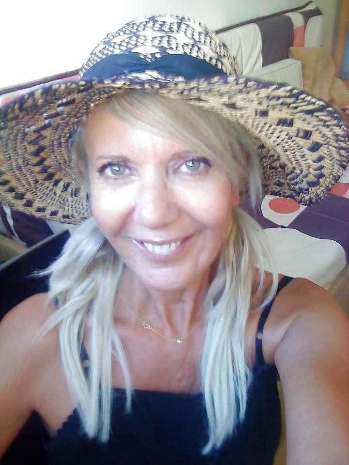 5P Une ami salope,pute de ma mere,a slut friend of my mom,mum 
