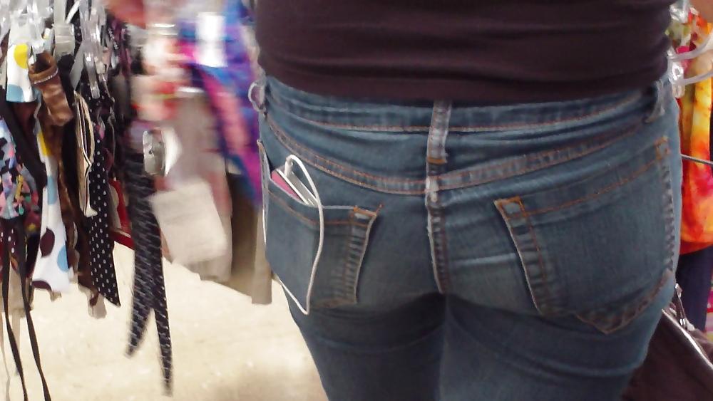 25P Teen girls butts & ass in public hidden cam 