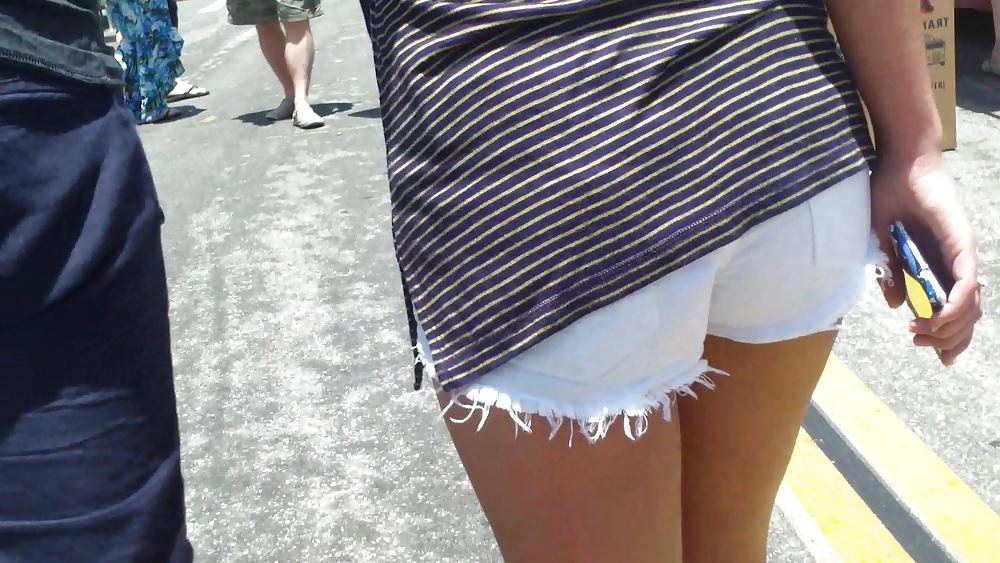 25P Teen girls butts & ass in public hidden cam 