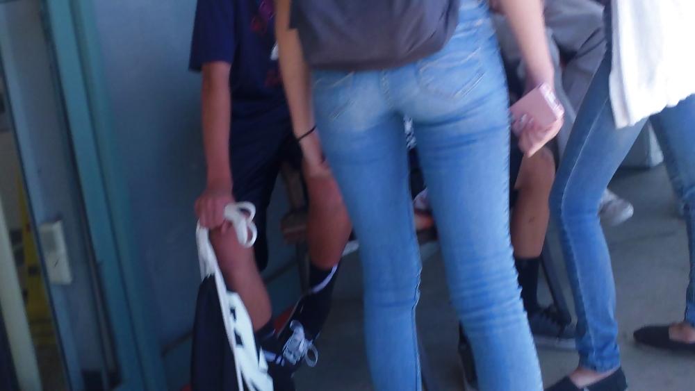 25P Teen girls butts & ass in public hidden cam 