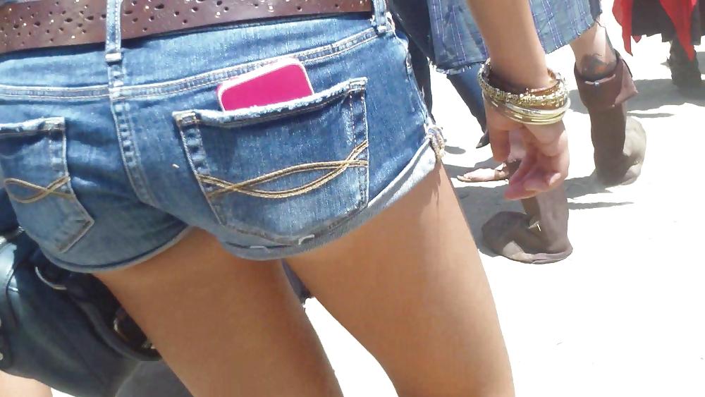25P Teen girls butts & ass in public hidden cam 