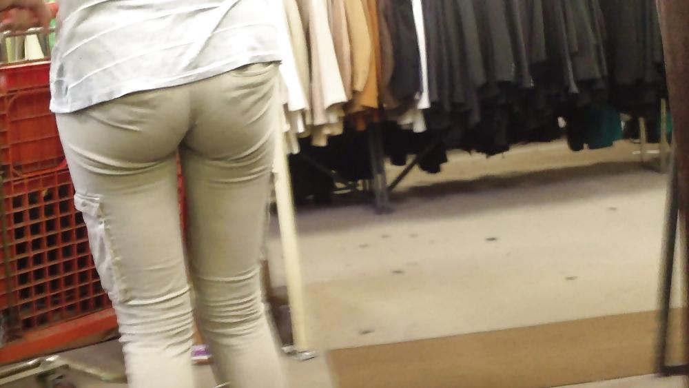 25P Teen girls butts & ass in public hidden cam 