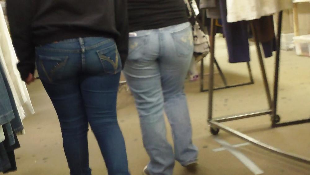 25P Teen girls butts & ass in public hidden cam 