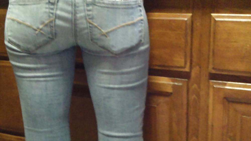 25P Teen girls butts & ass in public hidden cam 