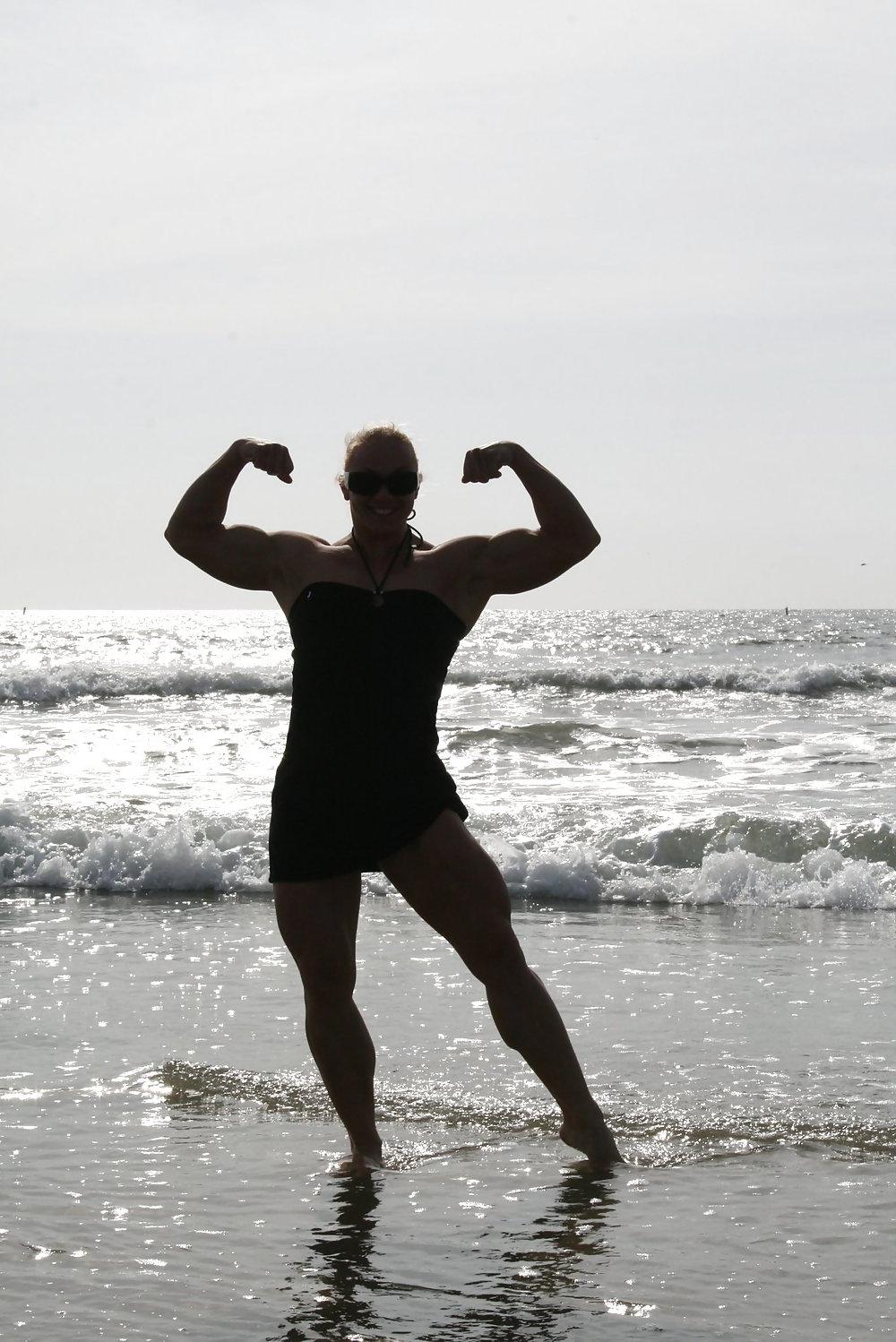 25P Female bodybuilder Nataliya Romanshko