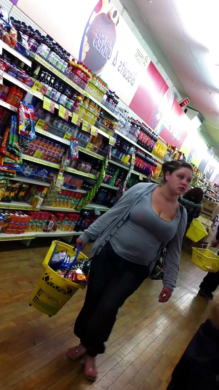 8P Busty Candid BBW's