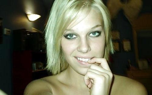 10P Blondie home naked