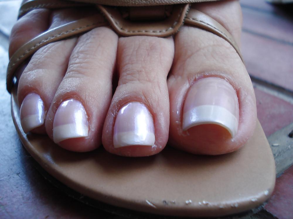 25P Long toenails and long toes
