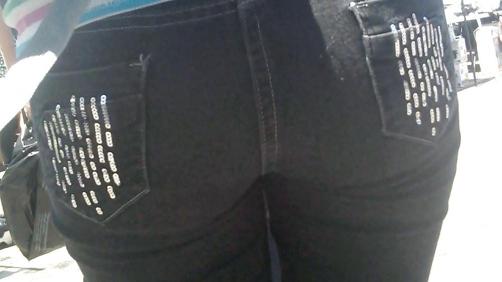 25P Edible butt and ass so nice in them jeans 