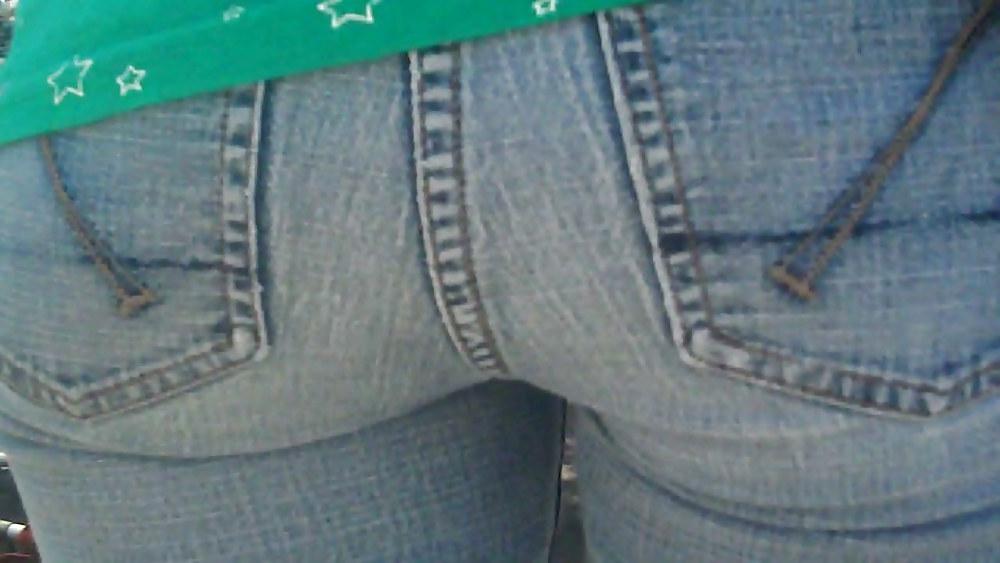 25P Edible butt and ass so nice in them jeans 