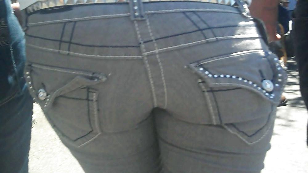 25P Edible butt and ass so nice in them jeans 