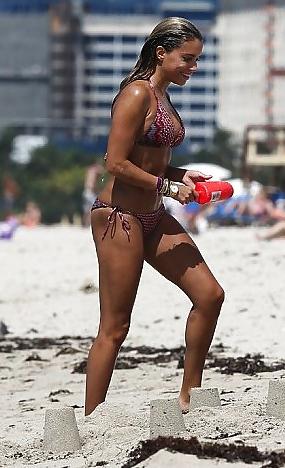 25P Sylvie van der Vaart: Dutch model & TV Presenter - Ameman