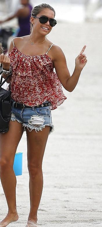 25P Sylvie van der Vaart: Dutch model & TV Presenter - Ameman