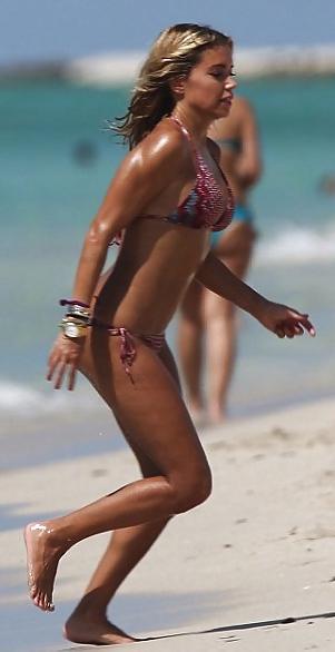 25P Sylvie van der Vaart: Dutch model & TV Presenter - Ameman