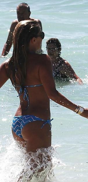 25P Sylvie van der Vaart: Dutch model & TV Presenter - Ameman