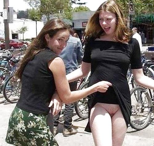 25P Public pussy flashing. Pussy on the streets!
