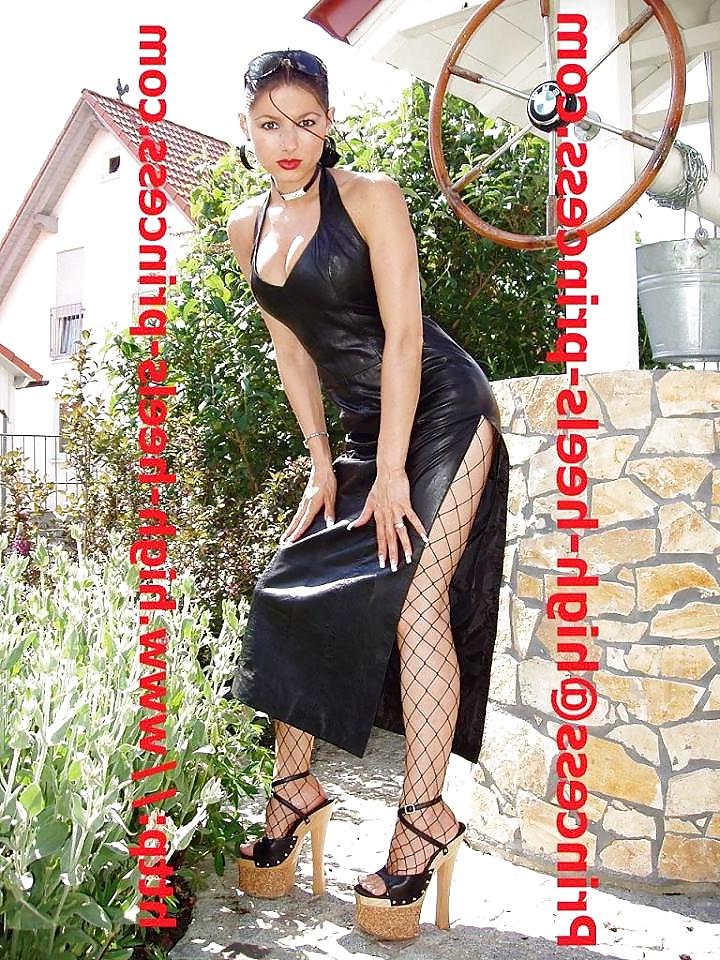 25P Sexy Women in Leather